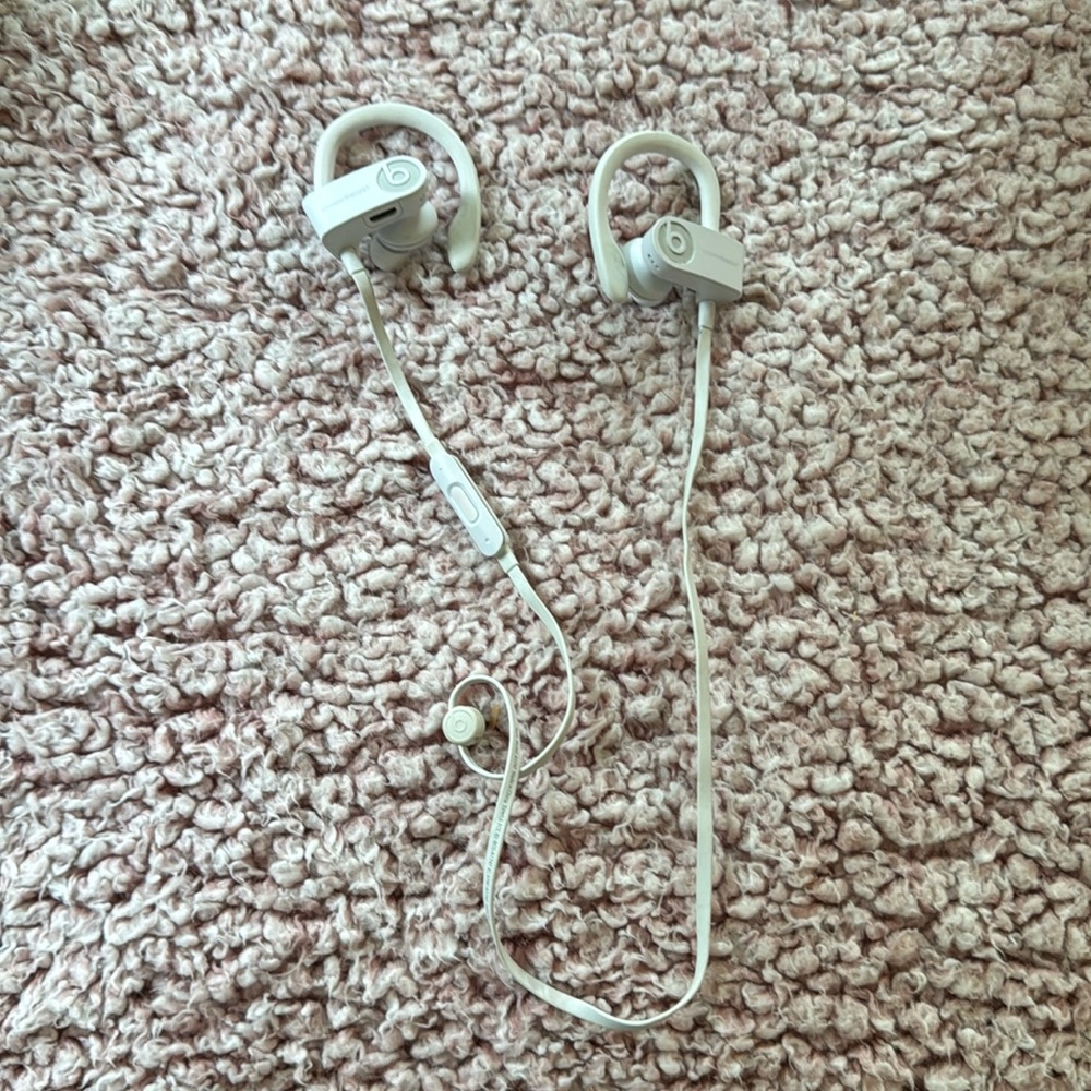 Powerbeats 3 white